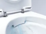 Cuvette de toilette Geberit Selnova Square Rimfree avec technologie Rimfree et chasse d'eau, couleur blanche.