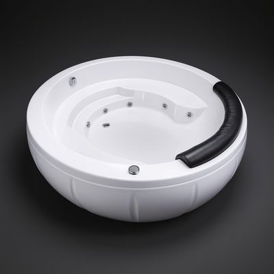 Hydromassage Palacio Bathtub with Integrated Headrest