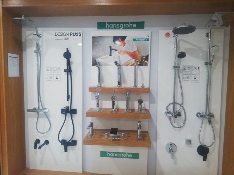 P35 : Présentoir Hansgrohe 2