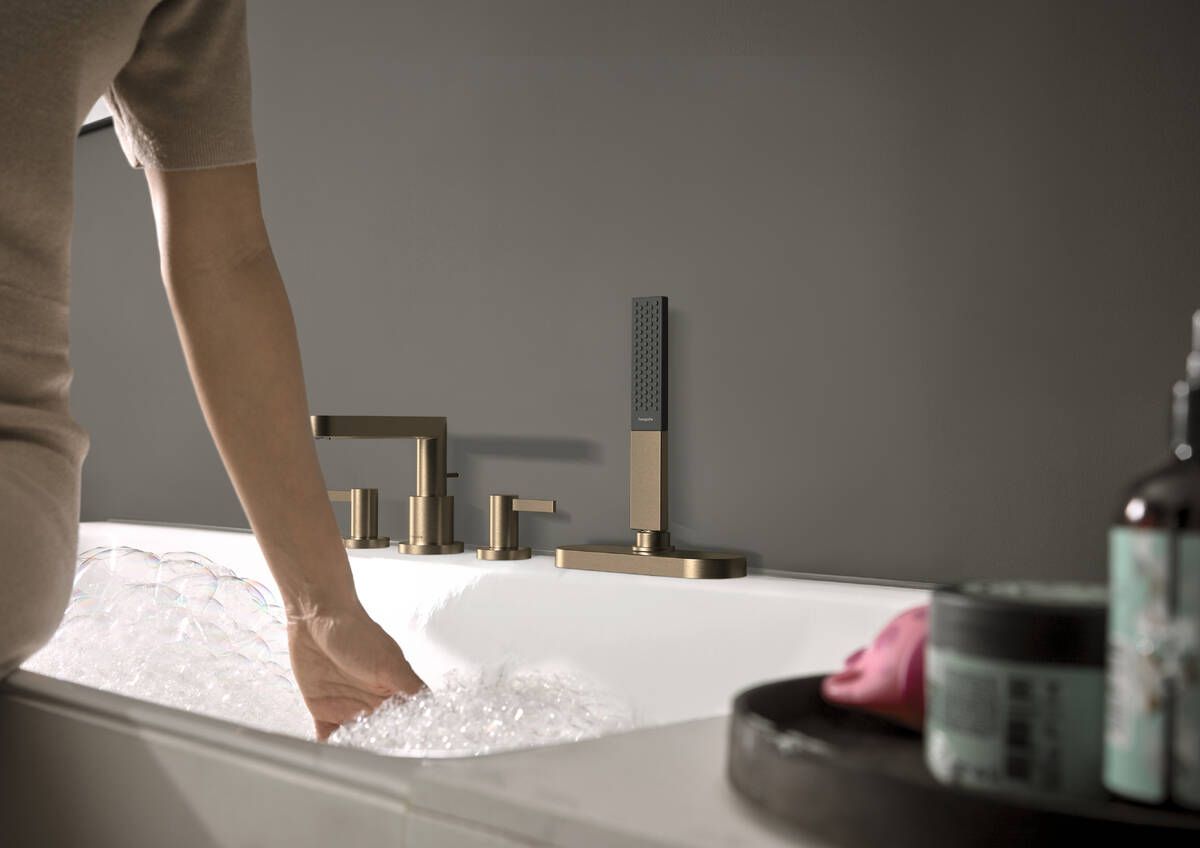 Mélangeur 4 trous pour montage sur bord de baignoire Hansgrohe Finoris avec sBox en bronze brossé — vue 2