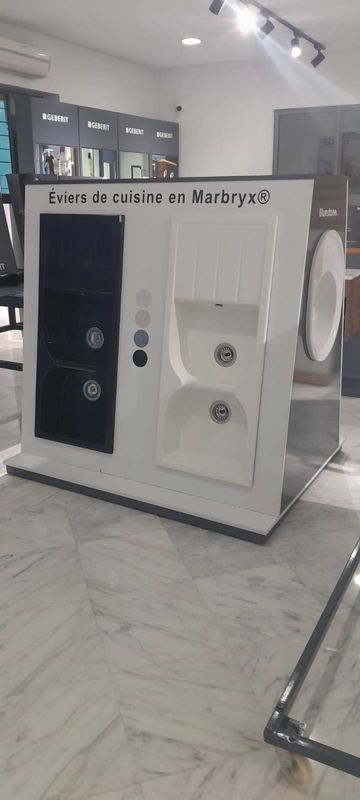 Présentoir des éviers de cuisine Blustone