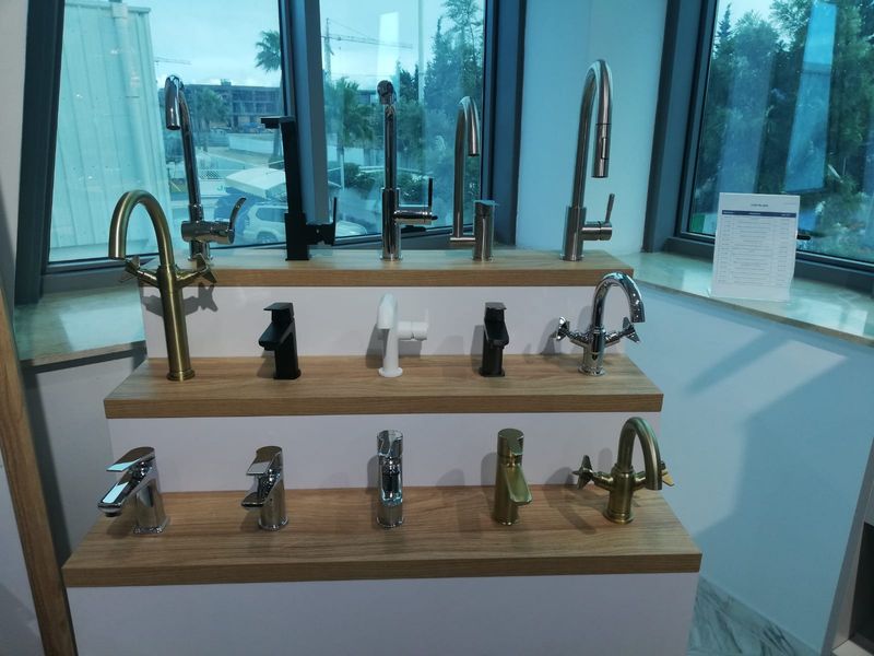 P28 : Deante Robinetterie lavabo &amp; cuisine