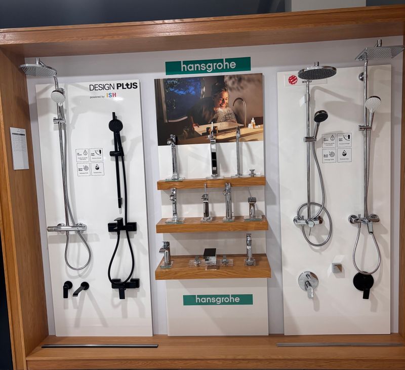 P35 : Présentoir Hansgrohe 2