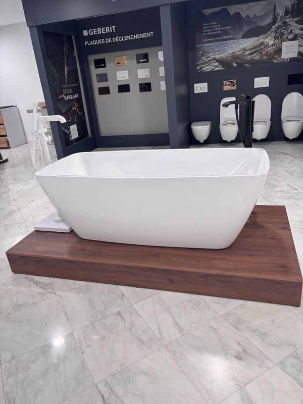 P48 : Baignoire 2 en ilot deante