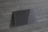 Geberit Sigma70 plaque de déclenchement, verre brillant gris velouté, design élégant et minimaliste.