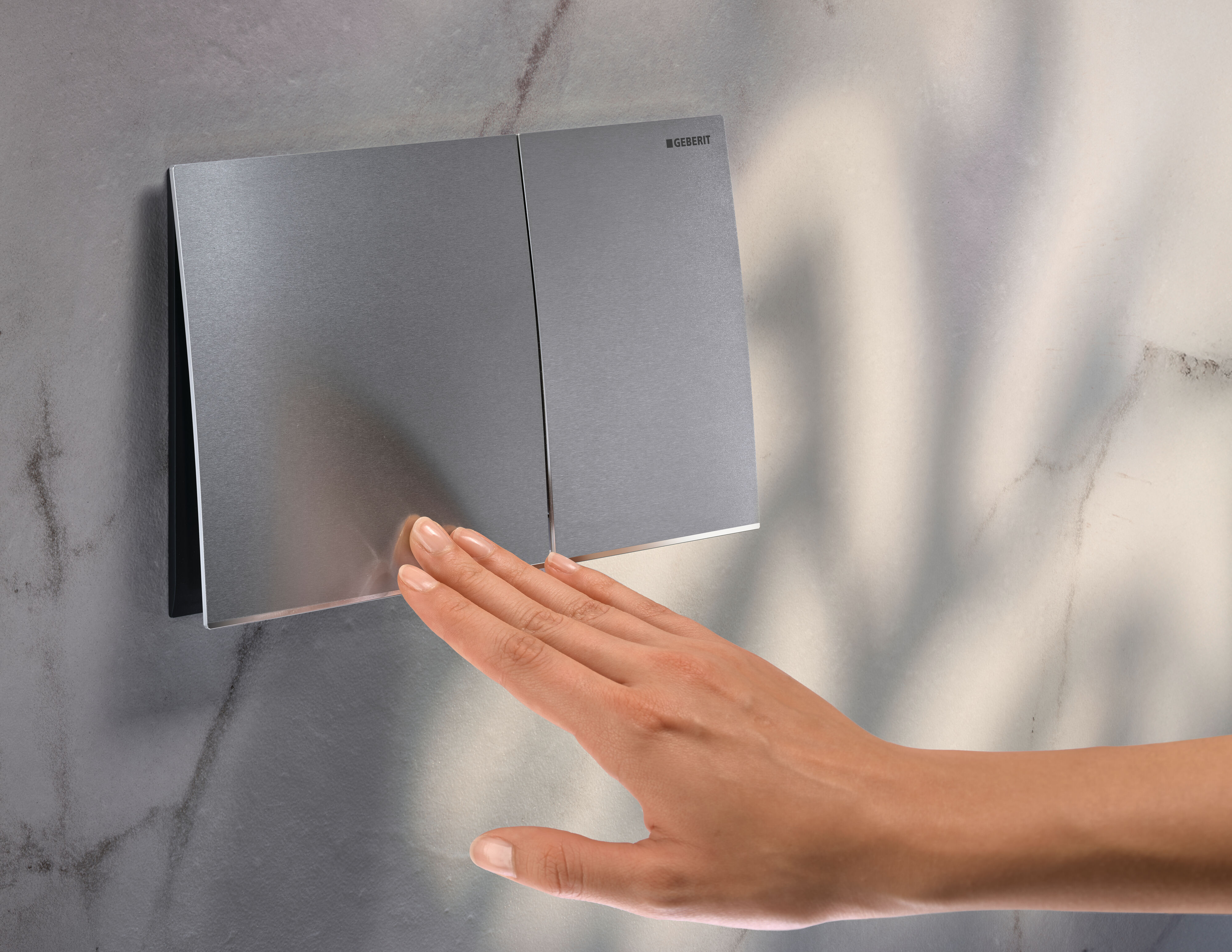 Plaque de déclenchement Geberit Sigma70 / Chromé brossé / Revêtement Easy Clean + Anti-Traces de doigt