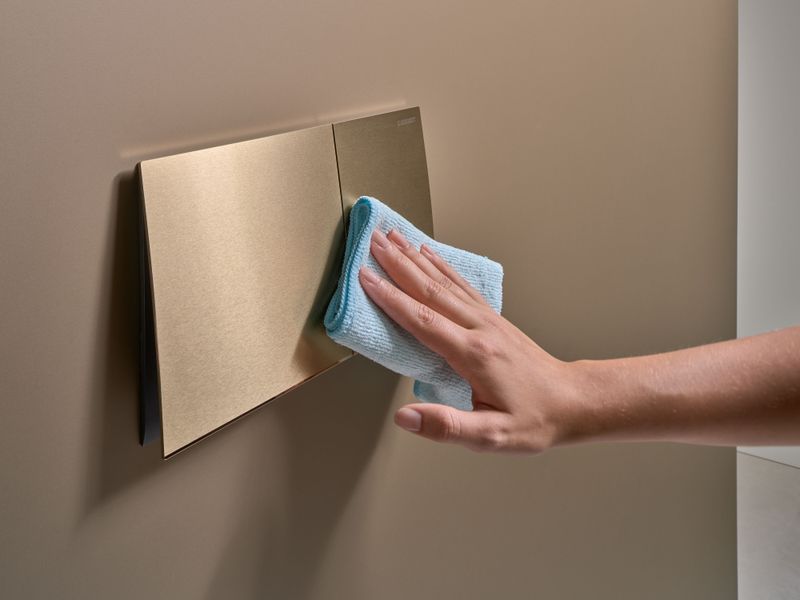 Plaque de déclenchement Geberit Sigma70 / Or rouge brossé / Revêtement Easy Clean + Anti-Traces de doigt