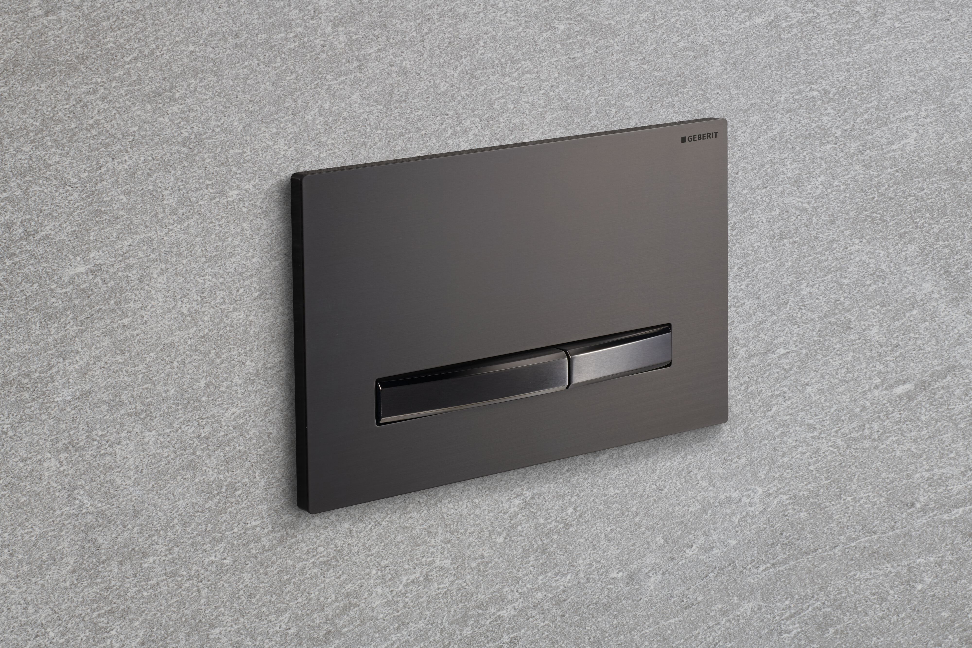 Plaque de déclenchement Geberit Sigma50 / Noir chromé brossé - bandes design : noir chromé brossé / Revêtement Easy Clean + Anti-Traces de doigt