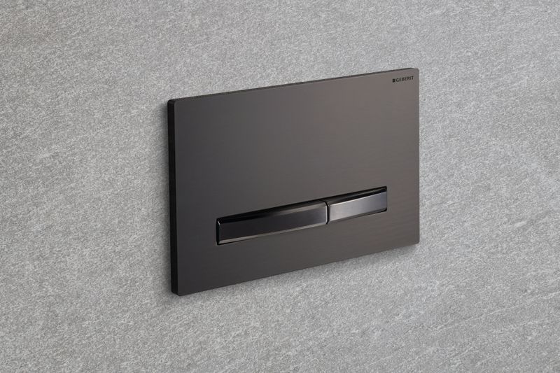 Plaque de déclenchement Geberit Sigma50 / Noir chromé brossé - bandes design : noir chromé brossé / Revêtement Easy Clean + Anti-Traces de doigt