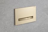 Plaque de commande de chasse d'eau double Geberit Sigma50 en laiton brossé avec revêtement Easy Clean et anti-traces de doigts.
