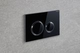 Geberit Sigma50 plaque de déclenchement round verre noir brillant avec anneaux chromés brillants.