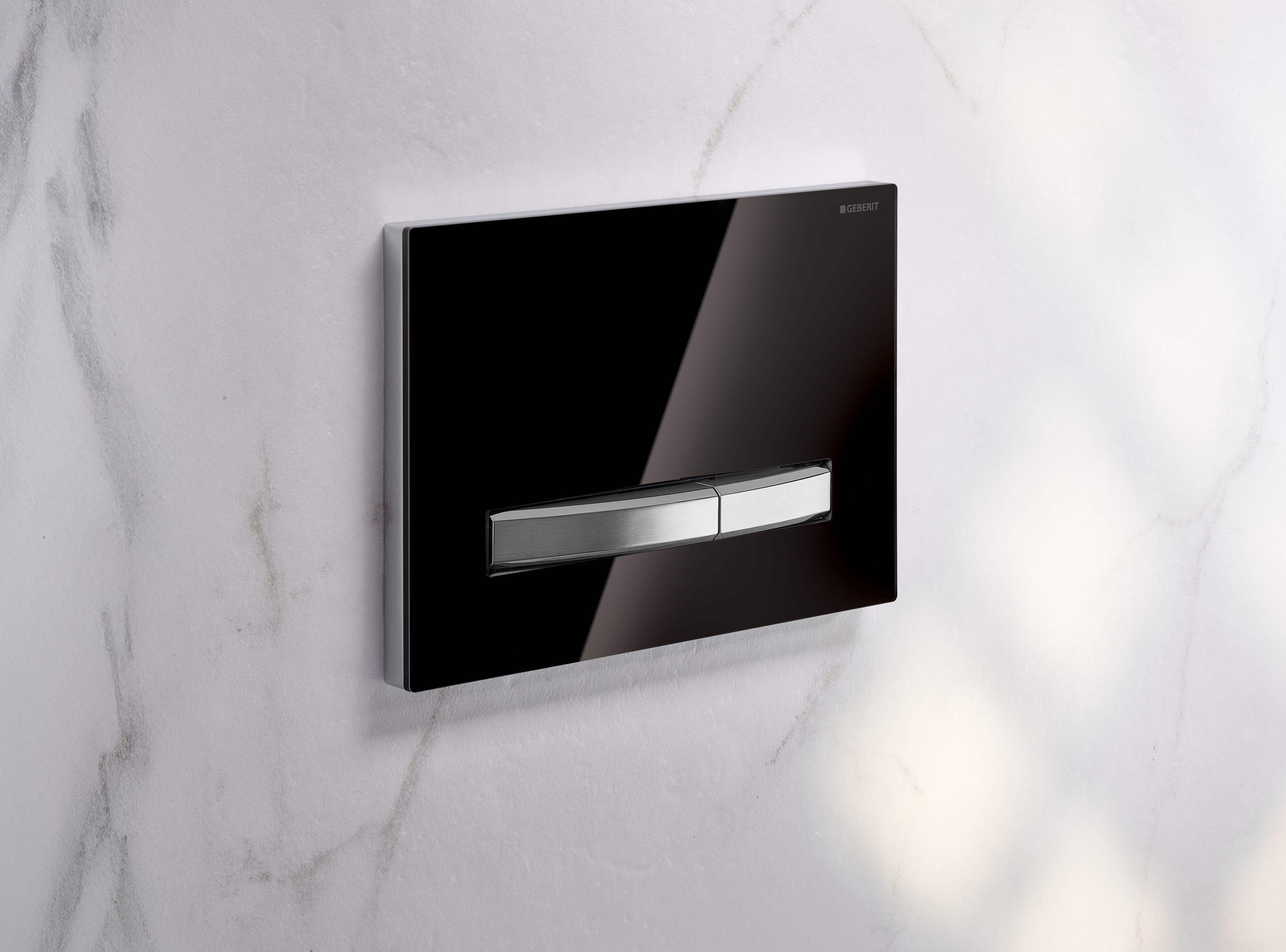 Plaque de déclenchement Geberit Sigma50 / Noir brillant - bandes design : chromé brossé / Revêtement Easy Clean + Anti-Traces de doigt
