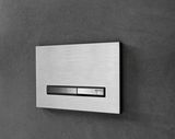Plaque de finition Geberit Sigma50 en chrome brossé avec revêtement Easy Clean et anti-traces de doigts.