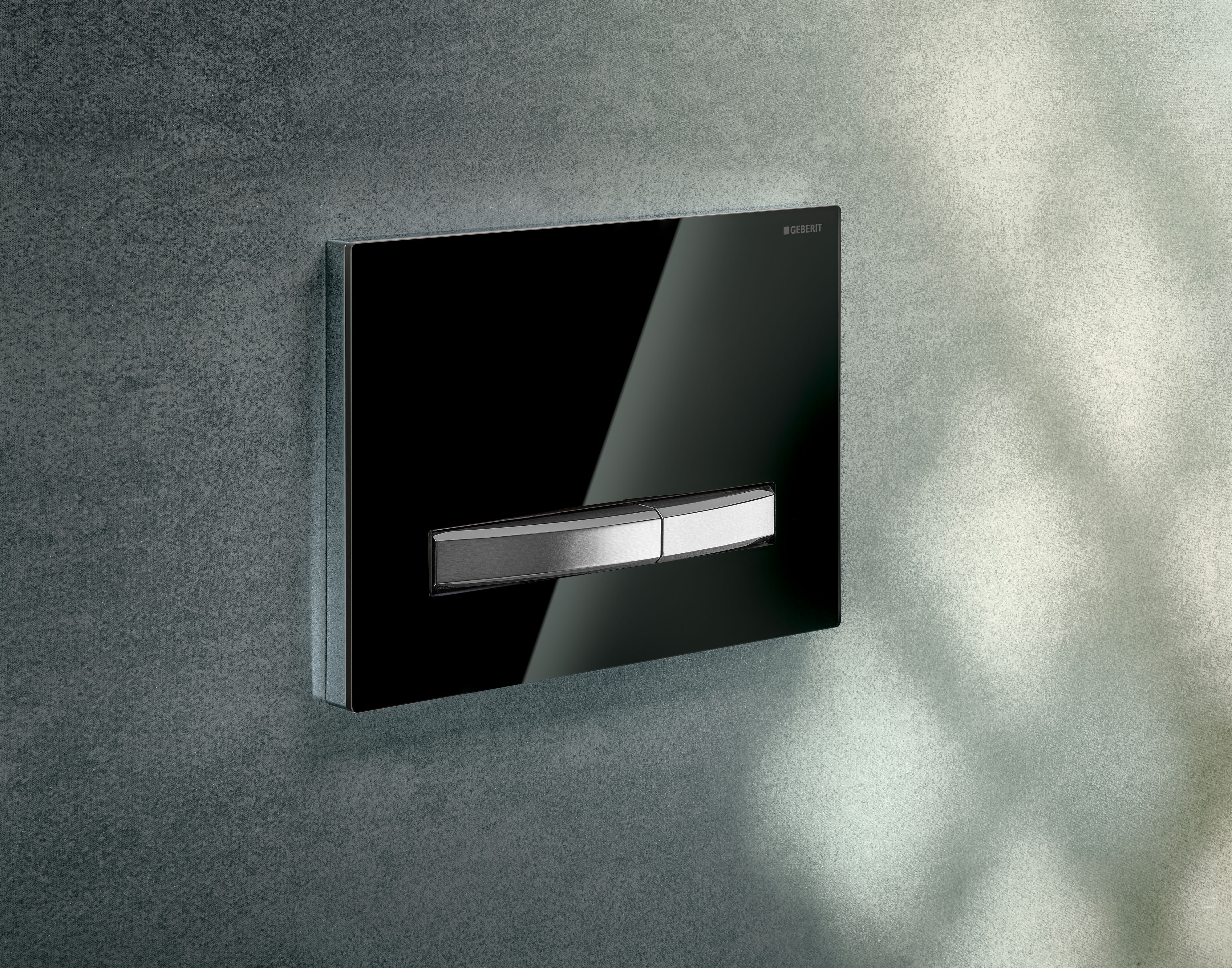 Plaque de déclenchement Geberit Sigma50 / Noir brillant - bandes design : chromé brossé / Revêtement Easy Clean + Anti-Traces de doigt - vue 2