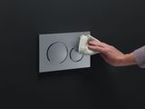 Geberit Sigma20 plaque de déclenchement chromé mat laqué avec anneaux chromé brillant et revêtement Easy Clean.