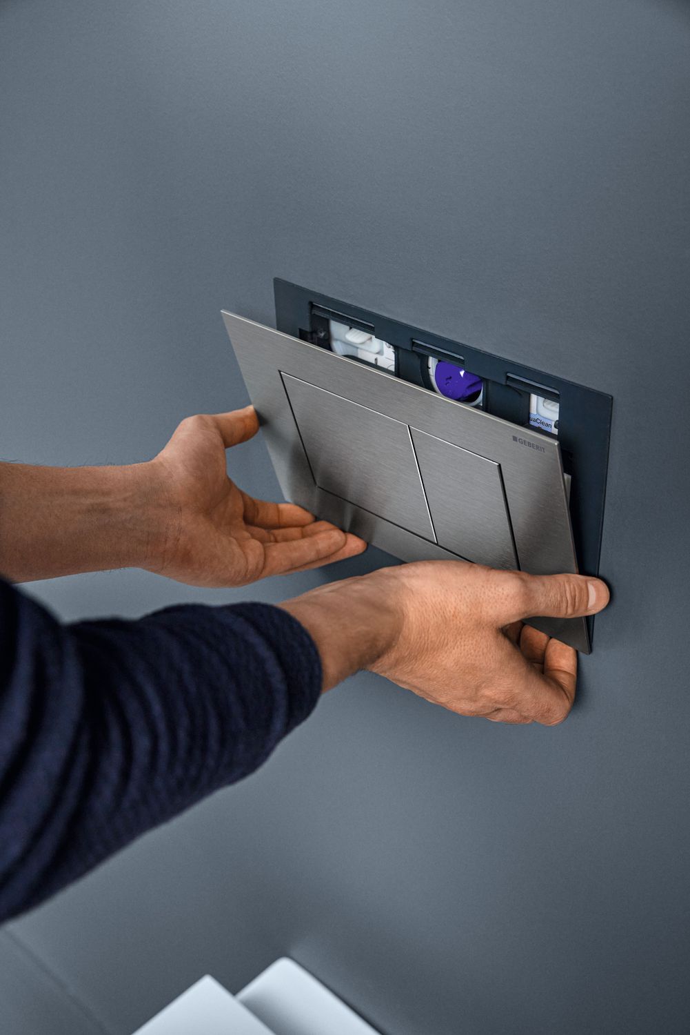 Geberit Sigma40 Square Flush Plate / Brushed Chrome / Easy Clean Coating + Fingerprint Resistant