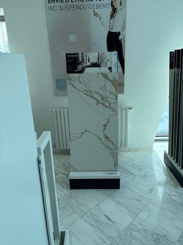 P55 : Présentoir Tagina 4