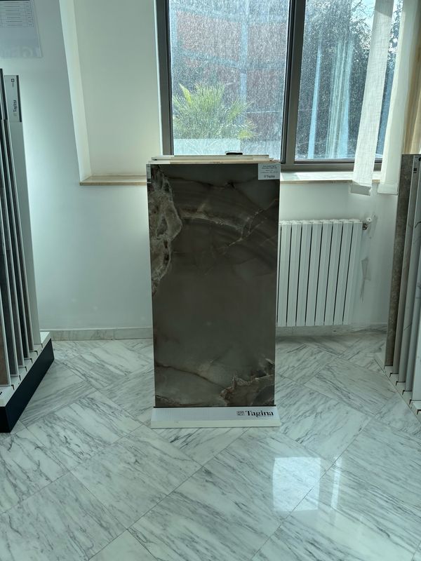 P54 : Présentoir Tagina 3