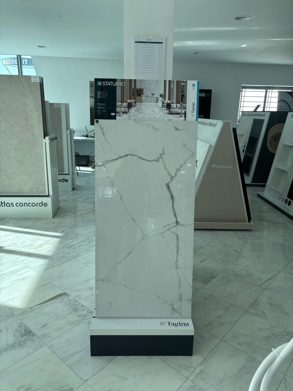 P52 : Présentoir Tagina 1