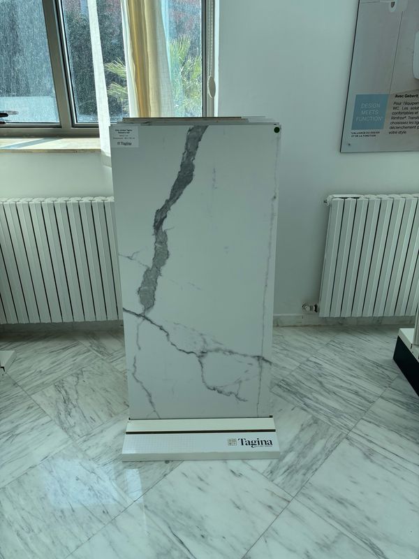 P56 : Présentoir Tagina 5