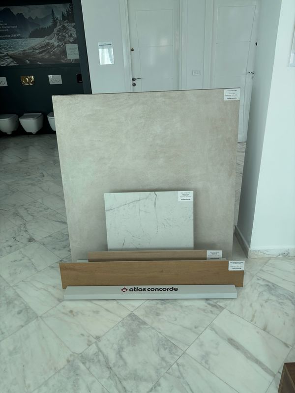 P51 : Présentoir Atlas 2