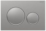 Plaque de commande Geberit Sigma20 en chrome brossé avec anneaux de design polis et boutons de double commande antivandale.