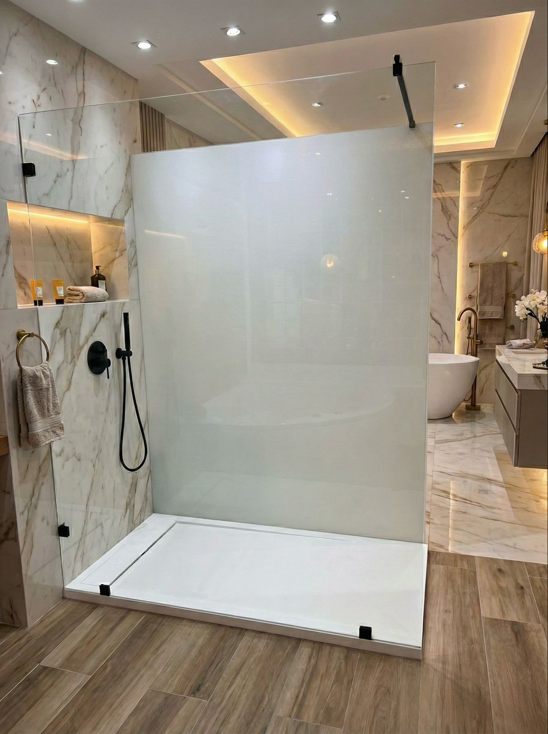 Paroi de douche Innovativ en verre trempé (Securit) d'épaisseur 8 mm avec pinces et barre raidisseur noires