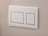 Plaque de commande double chasse d'eau carrée blanche Geberit Alpha25, fixation murale, matériau synthétique, gâchette frontale.