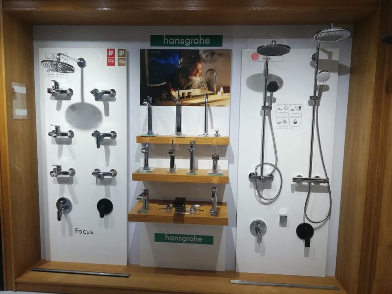 P35 : Présentoir Hansgrohe 2