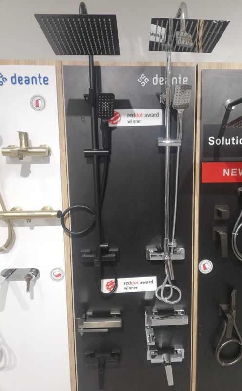 P66 : Présentoir Blur