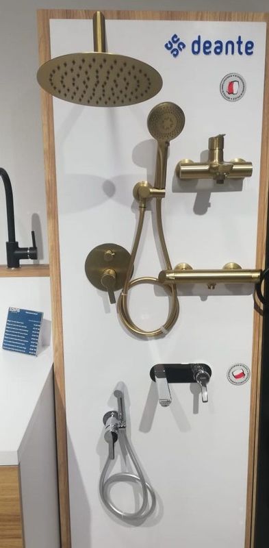 P67 : Présentoir Arnika