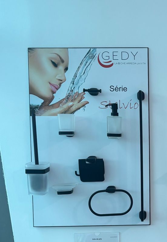 P39 : Accessoires de salle de bain Stelvio