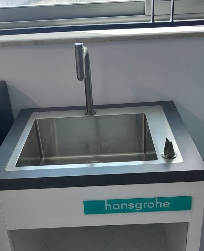 P80 : Présentoir cuisine hansgrohe