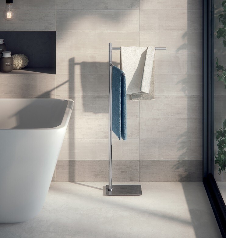 Freestanding towel rack
