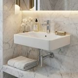 Lavabo mural carré Geberit Smyle 45 cm en céramique blanche avec trou de robinet central et trop-plein visible.