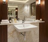 Lavabo mural Geberit Smyle Square 60 cm en céramique blanche avec trou de robinet central et trop-plein visible.