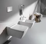 WC et lavabo blancs suspendus, Geberit Xeno² Rimfree KeraTect, avec fixations dissimulées et design minimaliste.
