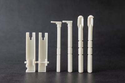 Tiges de chasse d'eau Geberit en plastique blanc pour installation de réservoir de toilette encastré Sigma 8cm et 12cm.