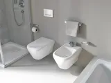 WC suspendu Geberit myDay avec technologie Rimfree KeraTect et fixations dissimulées, coloris blanc.
