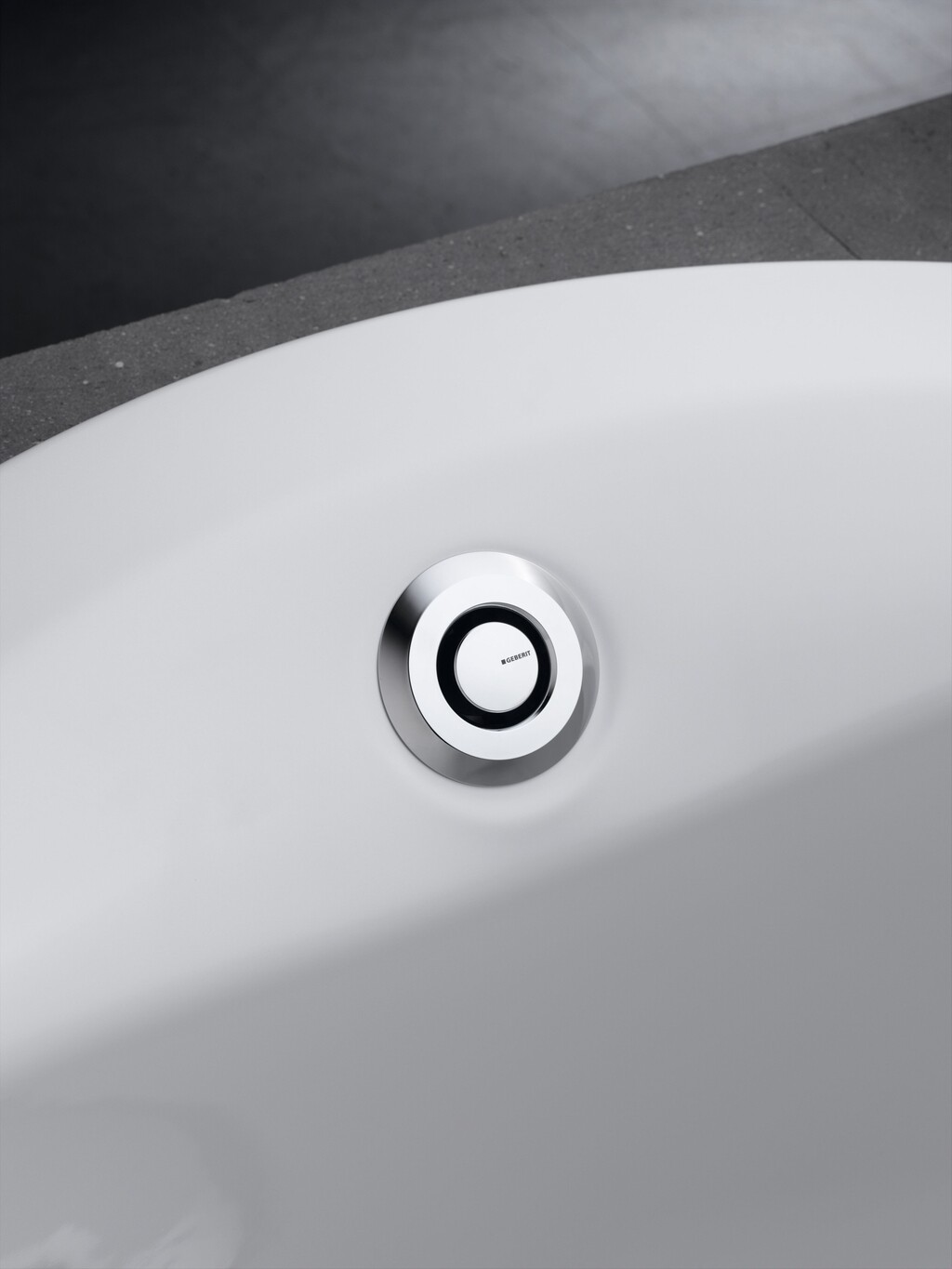 Vidage de baignoire Geberit à déclenchement par pression PushControl (diamètre 52 mm) avec kit de finition et coude de raccordement — vue 4