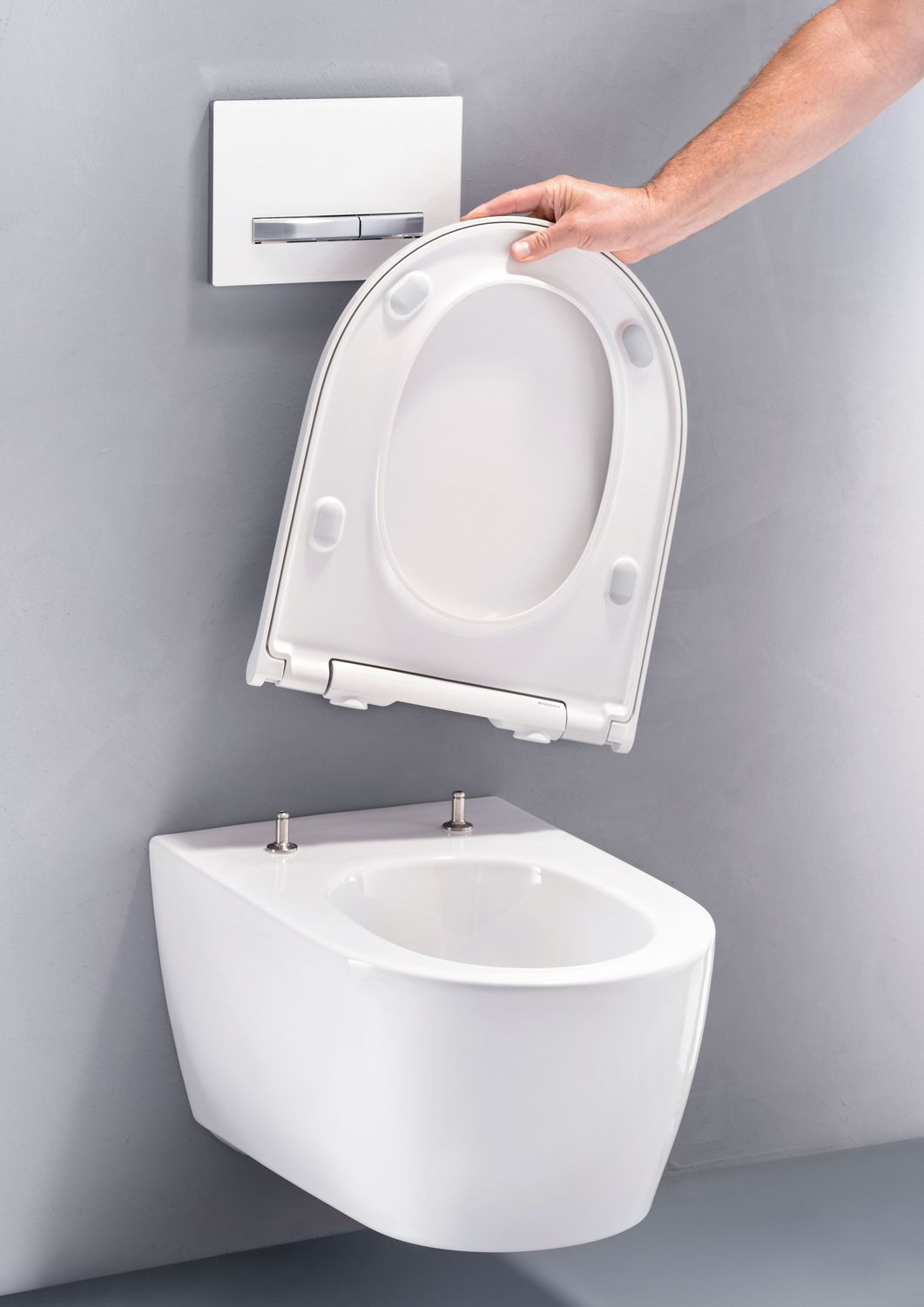 Pack cuvette suspendue Geberit One carénée TurboFlush KeraTect® avec fixations cachées et abattant à abaissement automatique déclipsable antibactérien blanc — vue 3