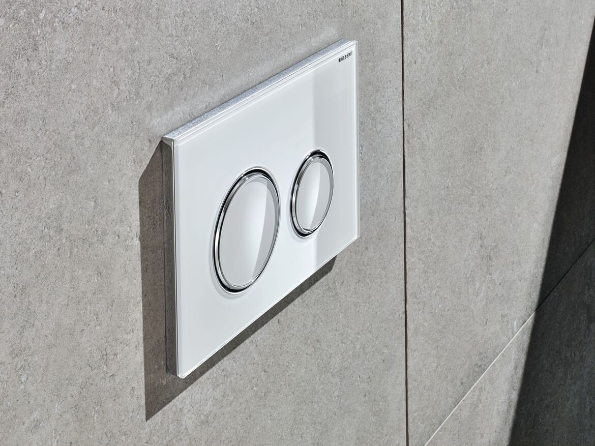 Plaque de déclenchement Geberit Sigma50 round / Verre brillant blanc - anneaux design : chromé brillant — vue 5
