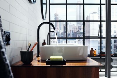 Mitigeur de lavabo AXOR One Select 270 surélevé avec bonde push-open en noir mat