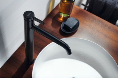 Mitigeur de lavabo AXOR One 260 avec manette et vidage en noir mat