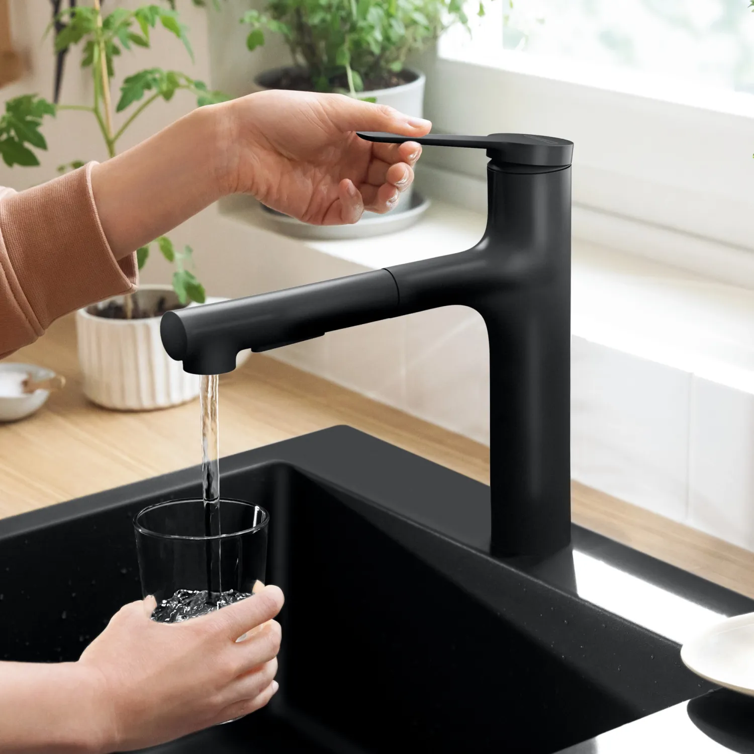 Mitigeur de cuisine Hansgrohe Zesis M33 160 avec douchette extractible et 2 jets finition noir mat