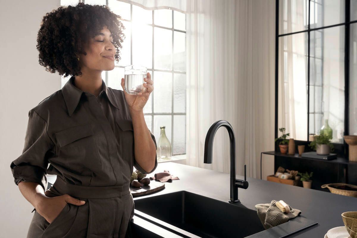 Mitigeur de cuisine Hansgrohe Aqittura M91 210, avec douchette extractible 1 jet en noir mat