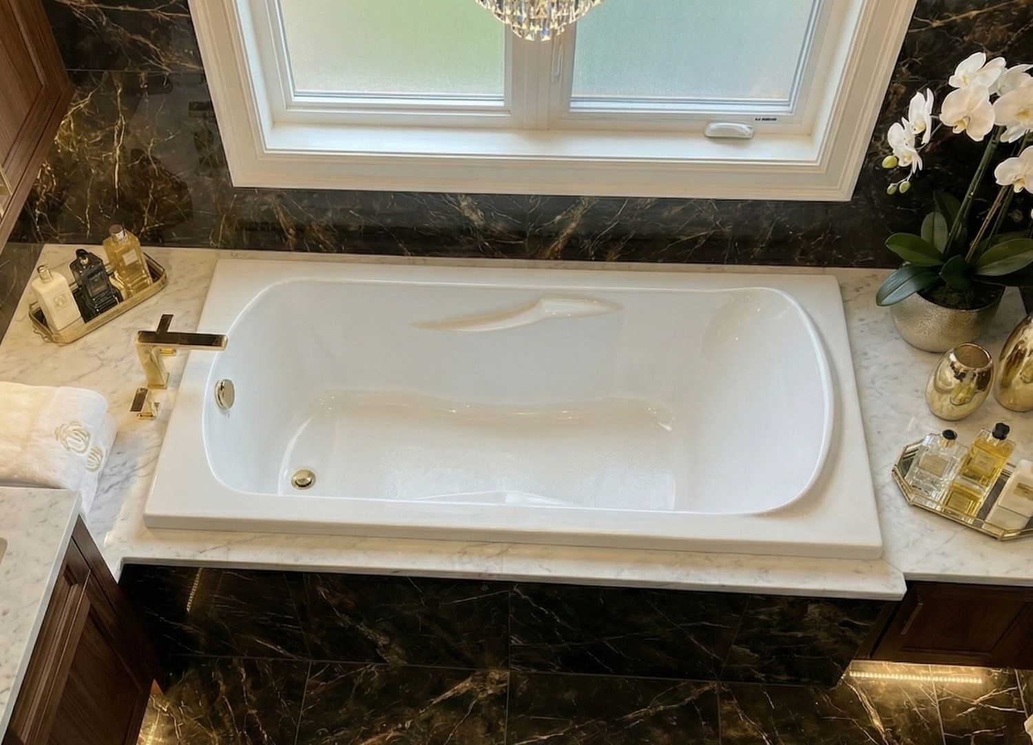Glass rectangular bathtub with front panel, support, and feet - Lis Series - 170 x 75 cm