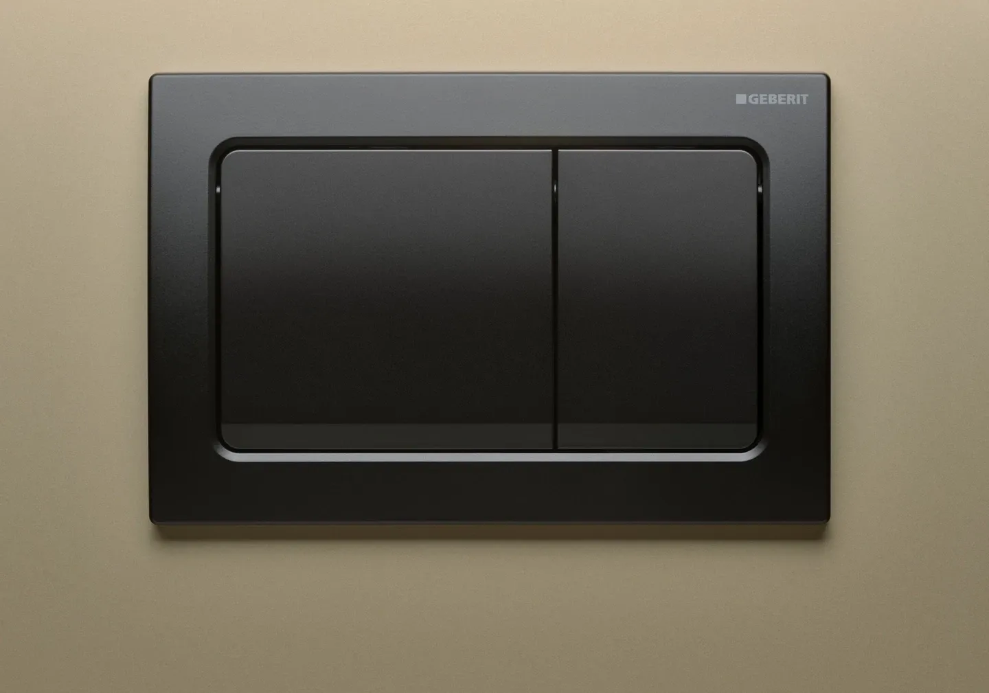 Plaque de déclenchement Alpha01 square / Noir mat — vue 3