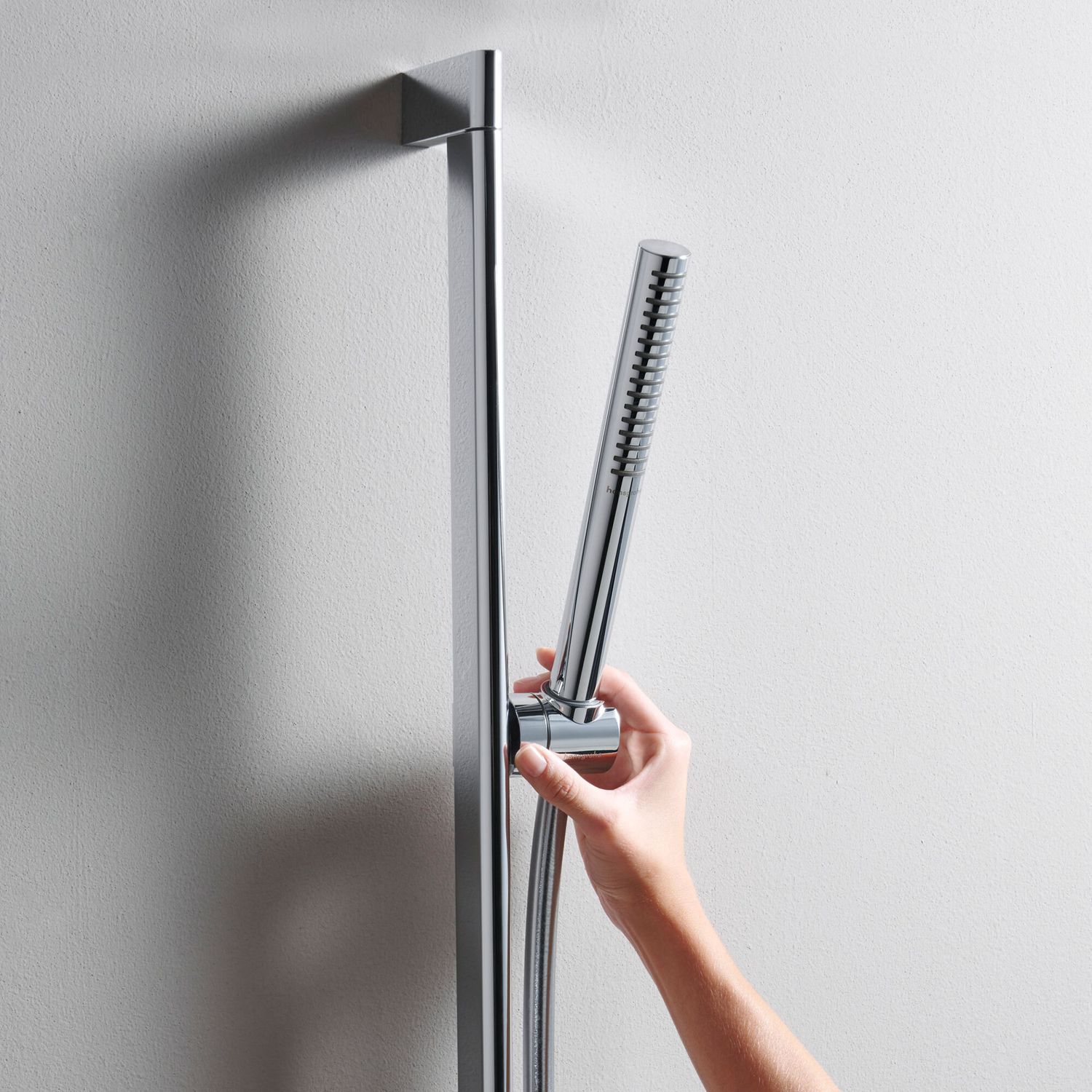 Barre de douche Hansgrohe avec douchette à main Pulsify S 100 EcoSmart et flexible Isiflex