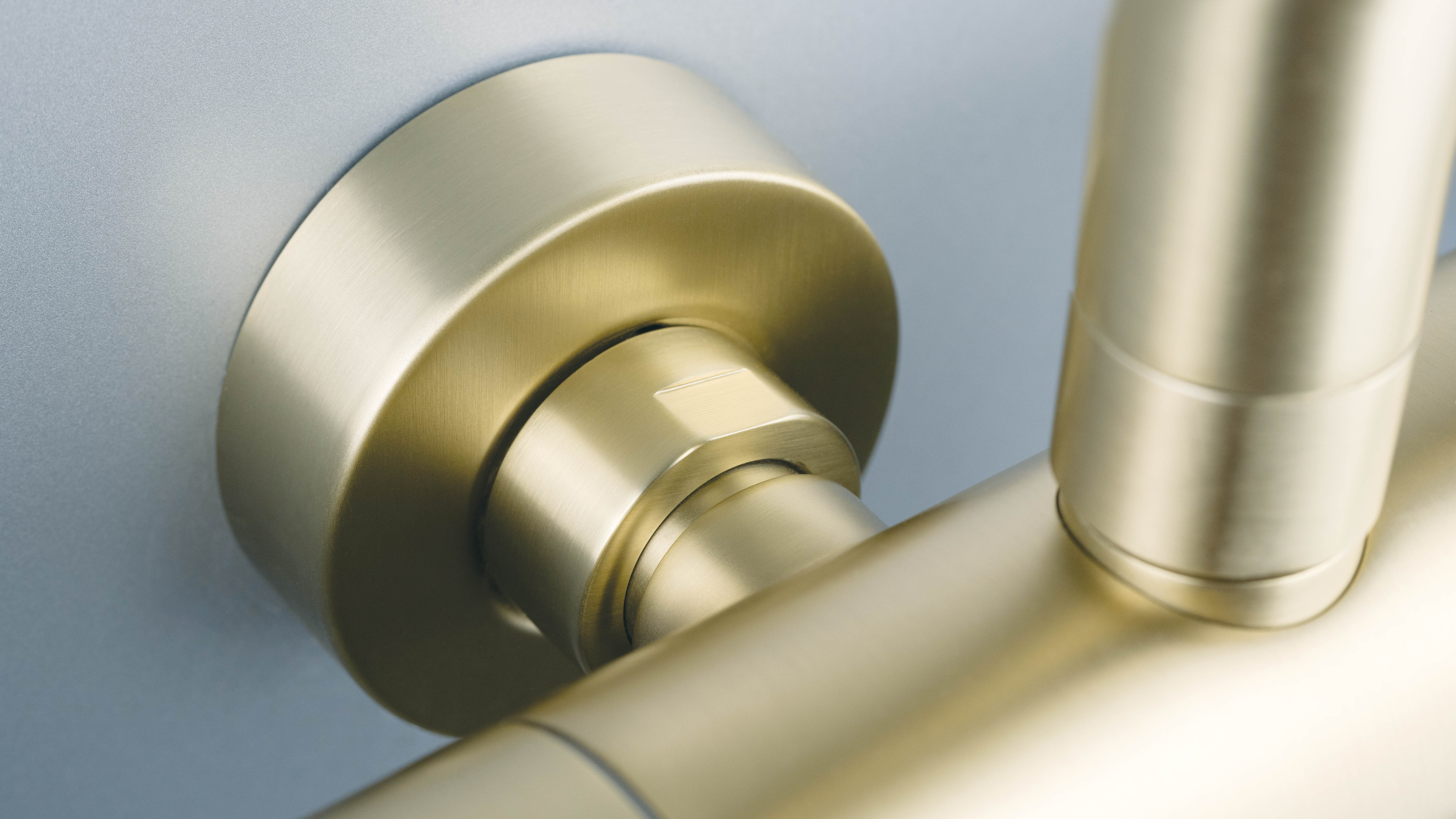 Colonne de douche Deante Arnika 250 avec mitigeur de douche en PVD or brossé et douchette à main 3 jets - vue 6